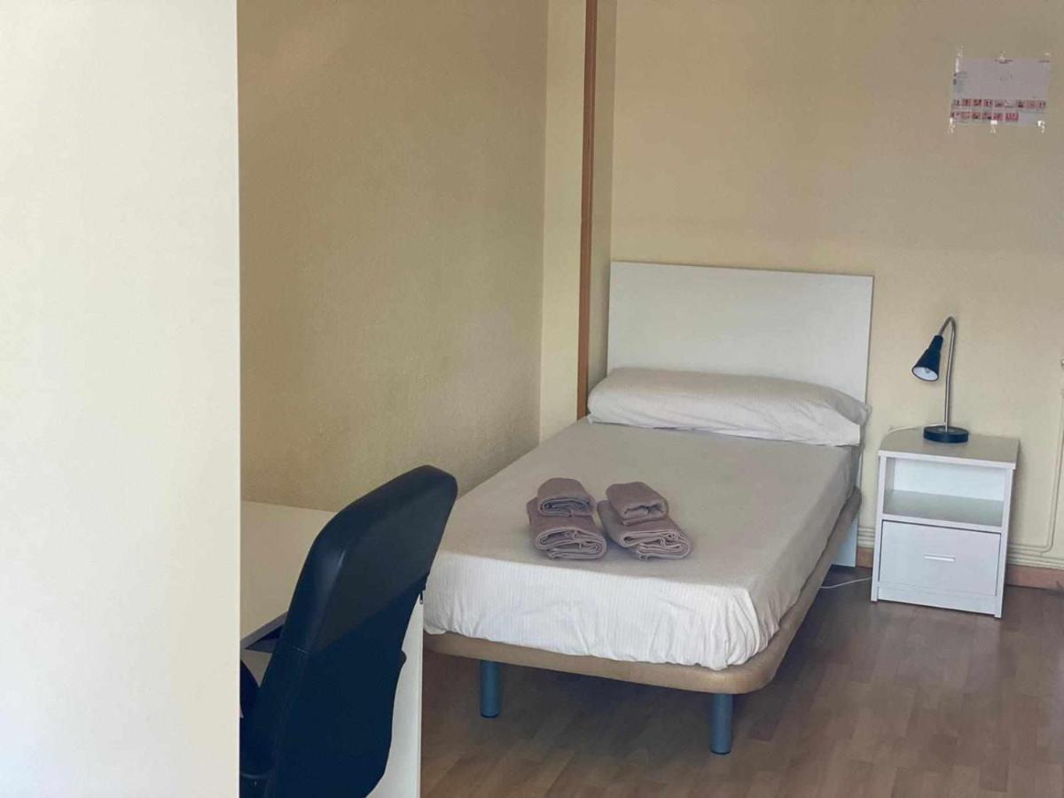 Residencia 12 Octubre Bed and Breakfast Madrid Eksteriør billede