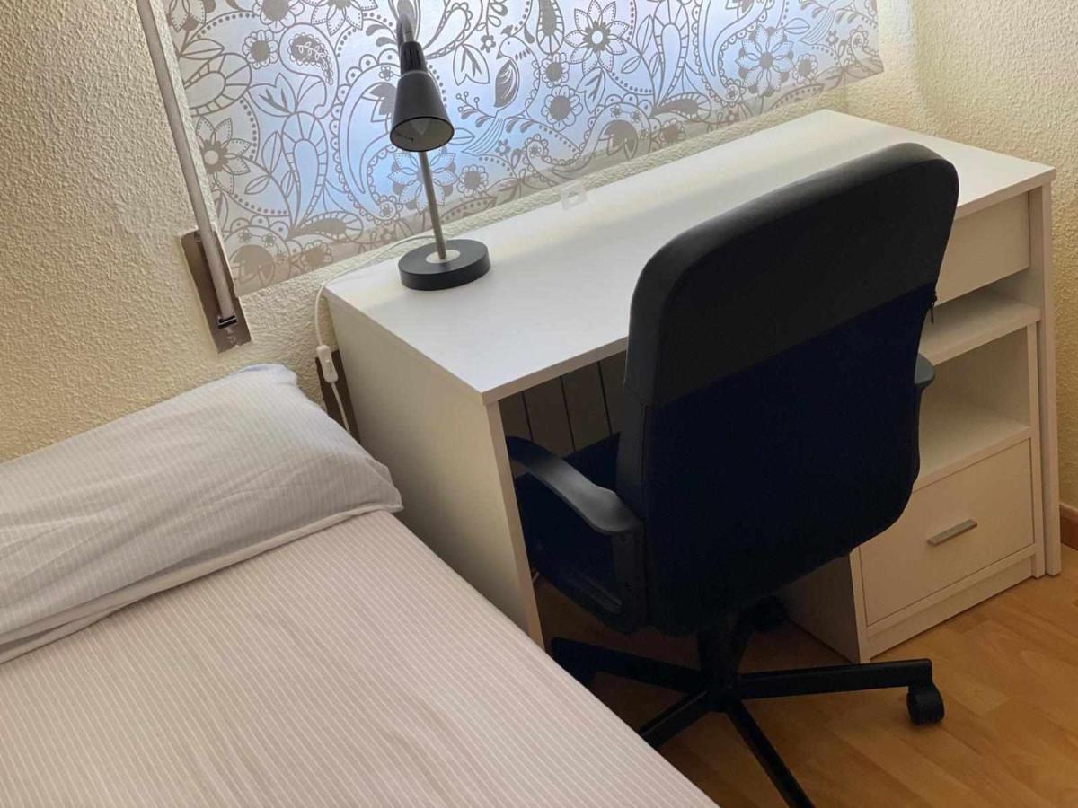 Residencia 12 Octubre Bed and Breakfast Madrid Eksteriør billede