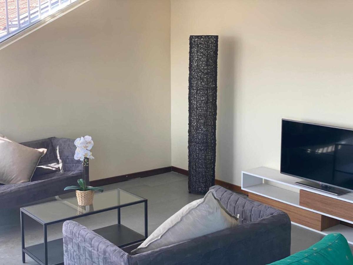 Residencia 12 Octubre Bed and Breakfast Madrid Eksteriør billede